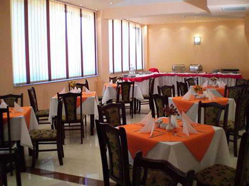 Denisa Hotel Otopeni Restaurant foto